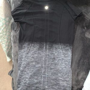 lululemon t-shirt size 8